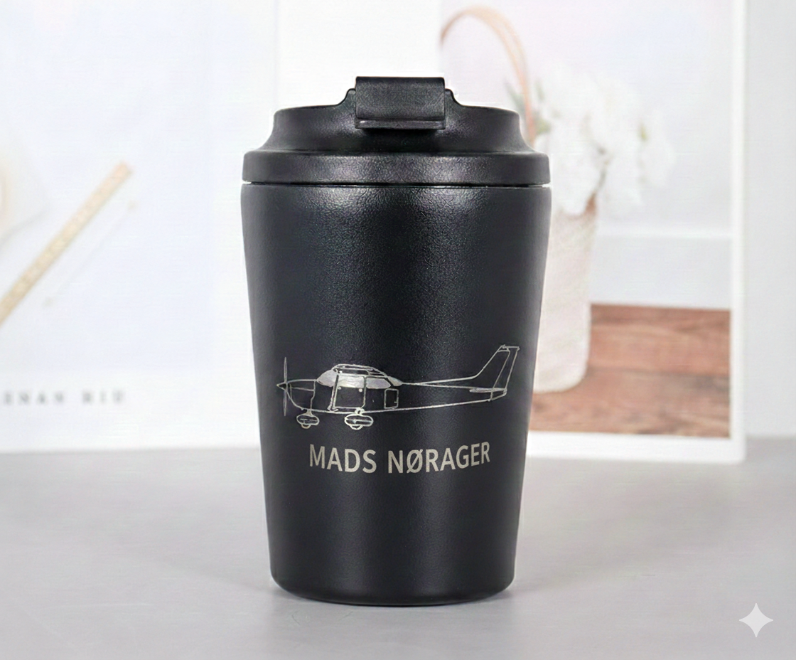 Personlig Termokop med Fly-gravering – Skræddersyet til Piloter og Aviation-fans