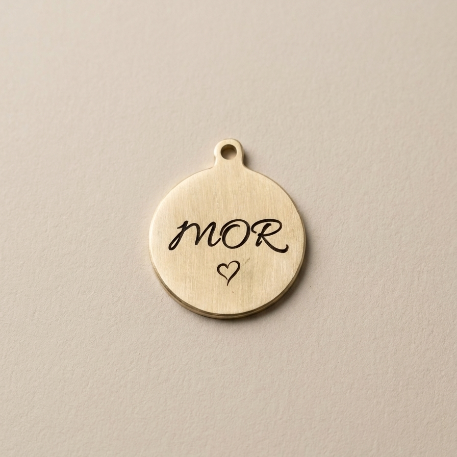 Personlig "MOR" Nøglering – Vælg mellem Messing eller Titanium