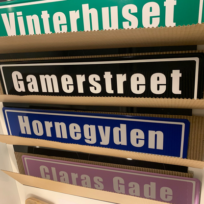 Personligt gadeskilt med egen tekst